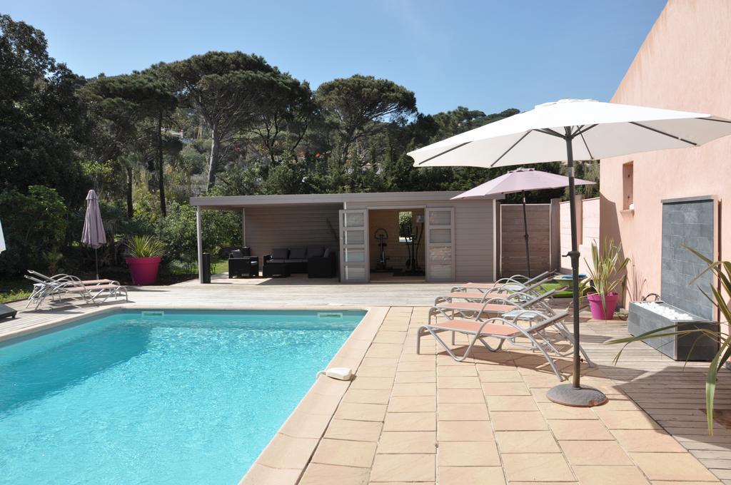 Hôtel de la Vierge Noire Sainte-Maxime Exterior foto